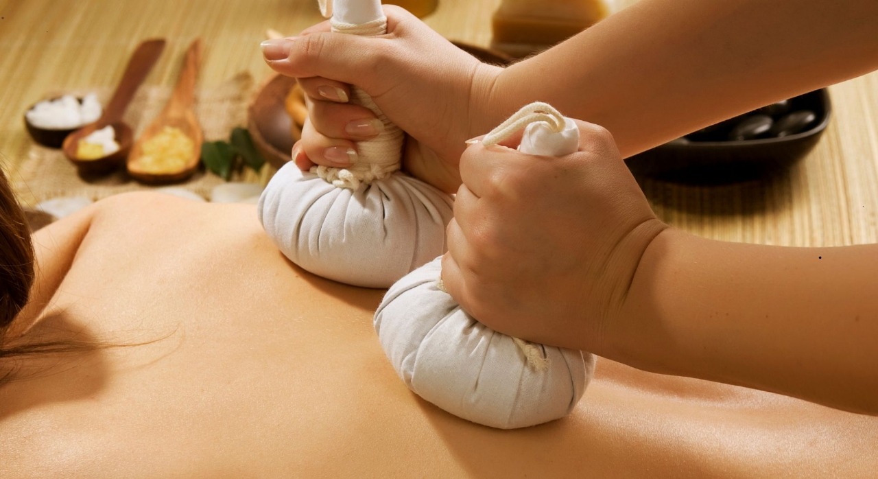 KIZHI - Hot Bundles Massage